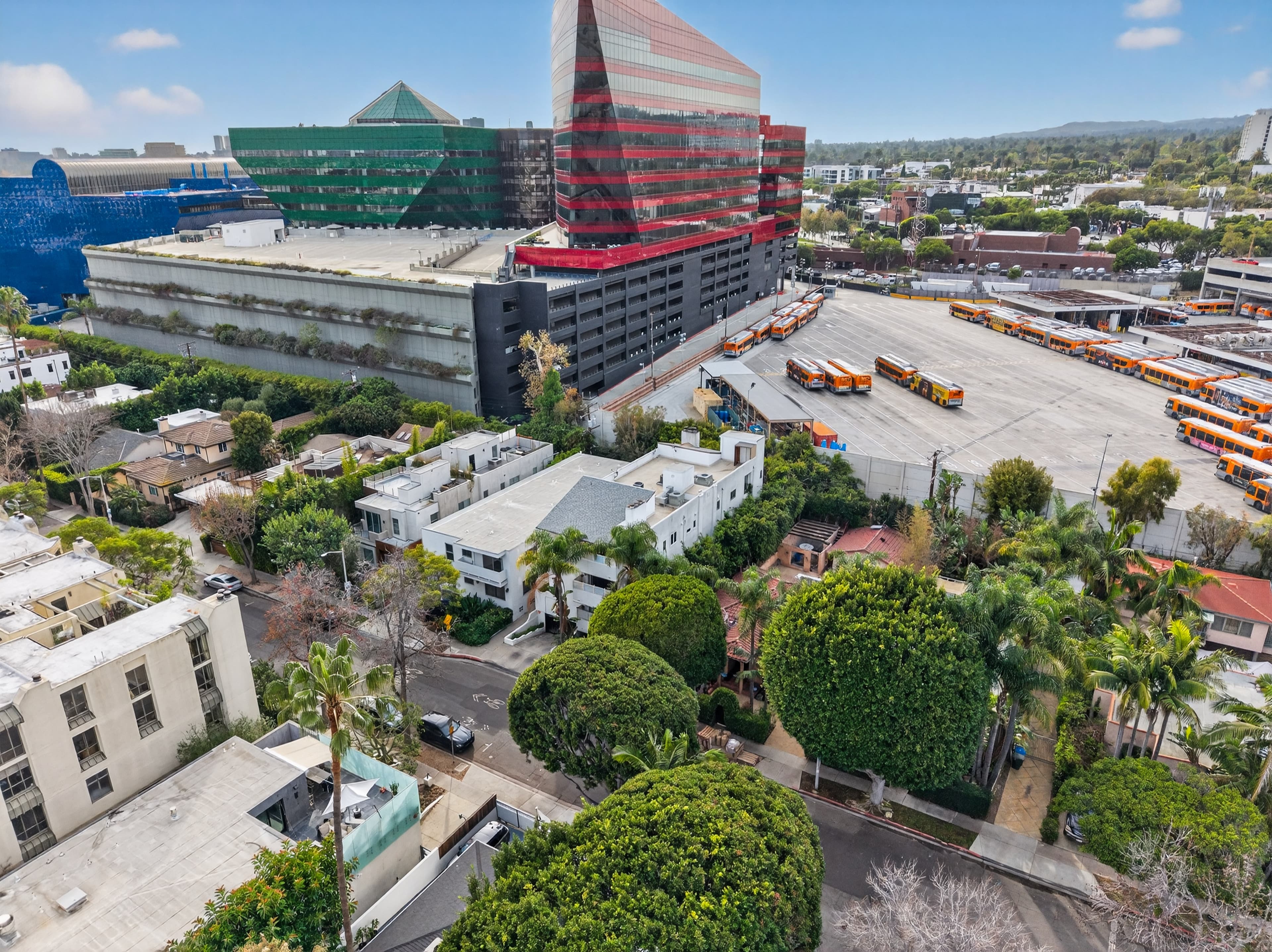 733 Huntley Drive - Photo 2